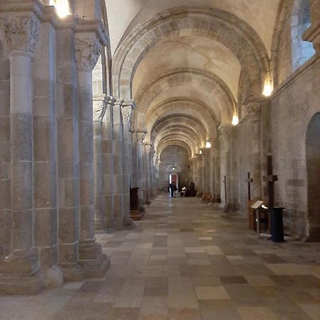 Appartement 48M2 Pour 6 Personnes Au Centre Ville Historique Avec Parking Gratuit Et Une Borne De Recharge Pour Voiture A 10 Metres Avallon Dış mekan fotoğraf