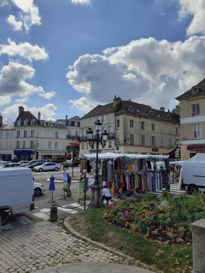 Appartement 48M2 Pour 6 Personnes Au Centre Ville Historique Avec Parking Gratuit Et Une Borne De Recharge Pour Voiture A 10 Metres Avallon Dış mekan fotoğraf